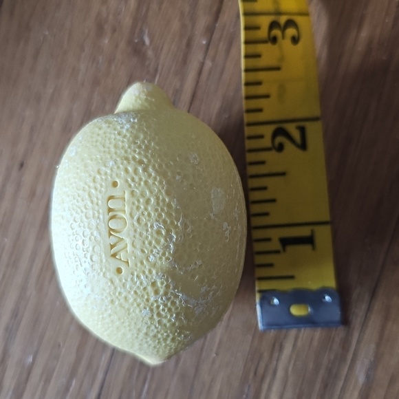 Avon Dish & Soaps Vintage Scalloped Crystal Soap Dish with 3 Lemon Soaps - Picture 9 of 10